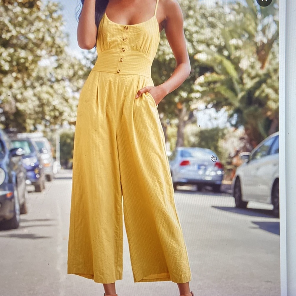 NEW Lulu’s mustard yellow striped  jumpsuit. Tie-back with wide leg design.